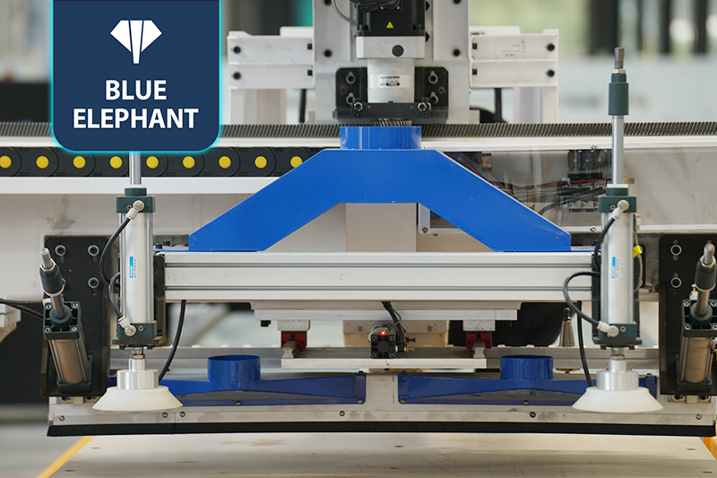 EK2直排換刀加工中心+上下料貼標(biāo)